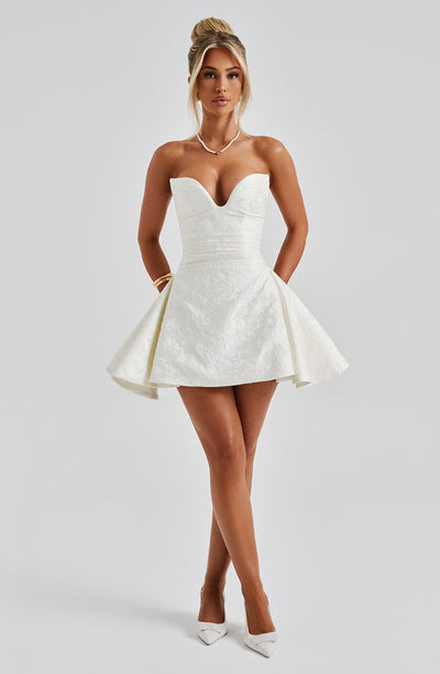 Women’s Strapless Mini Dress – Sweetheart Neckline – Fitted Bodice – Flared Skirt