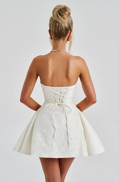 Women’s Strapless Mini Dress – Sweetheart Neckline – Fitted Bodice – Flared Skirt