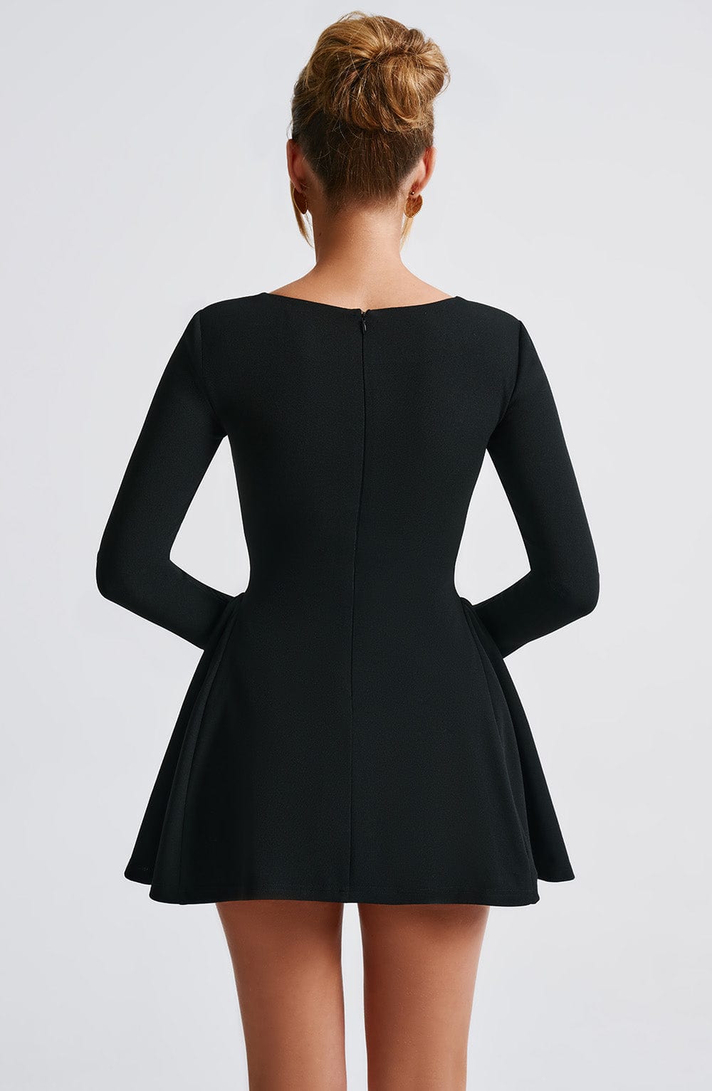 Women’s Mini Dress – Sweetheart Neckline – Long Sleeve – Fitted Bodice – Flared Skirt
